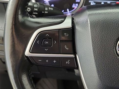 Used 2024 Toyota Highlander XLE FWD image 25