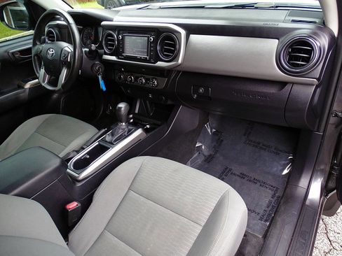 Used 2016 Toyota Tacoma SR5 w/ SR5 Appearance Package (SN) AWD/4WD image 35