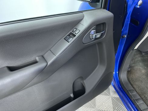 Used 2013 Nissan Frontier SV image 13