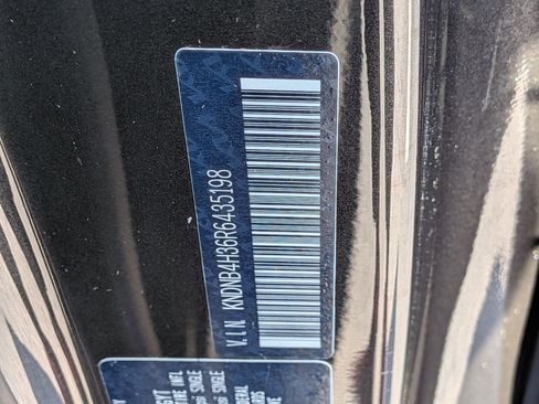 Used 2024 Kia Carnival LX image 37