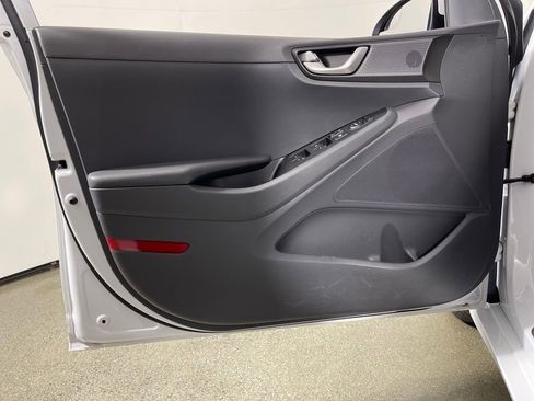 Used 2019 Hyundai Ioniq Plug-In Hybrid image 19