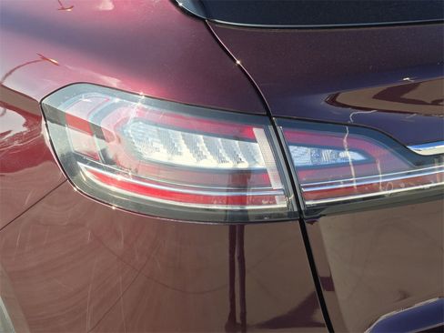 Used 2022 Lincoln Nautilus Reserve w/ Equipment Group 201A image 6