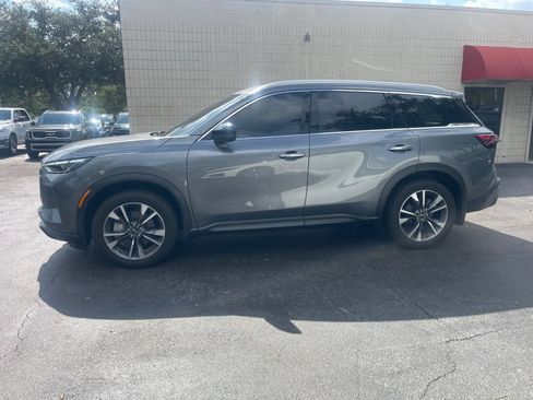 Used 2025 INFINITI QX60 Luxe w/ Vision Package FWD image 2