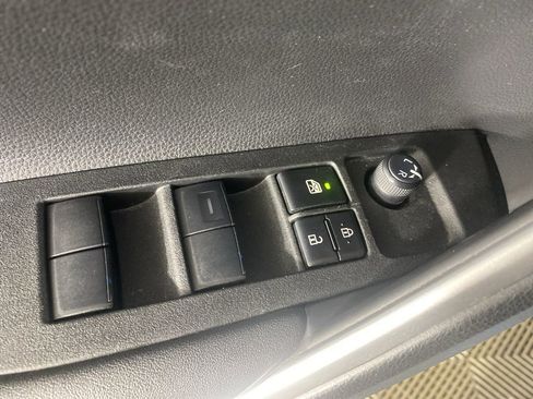 Used 2023 Toyota Corolla Cross XLE w/ Convenience Package image 16