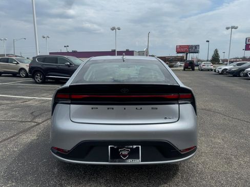 Used 2025 Toyota Prius LE image 14