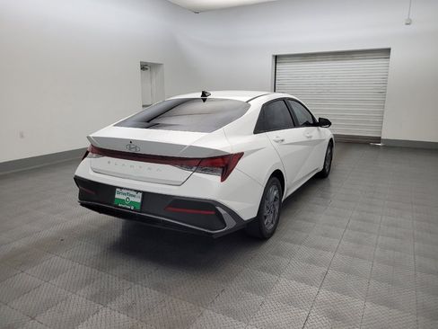 Used 2024 Hyundai Elantra SEL FWD image 9