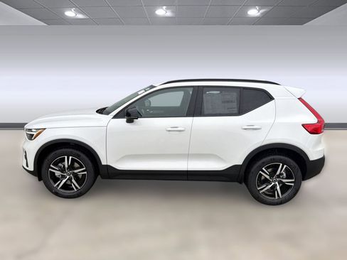 New 2026 Volvo XC40 B5 Core image 2