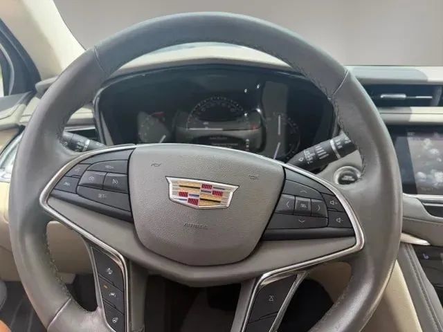 Used 2019 Cadillac XT5 Luxury w/ Advanced Security Package FWD image 17