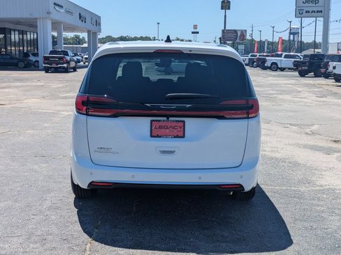 New 2027 Chrysler Pacifica Select w/ Family Tech Group FWD image 6