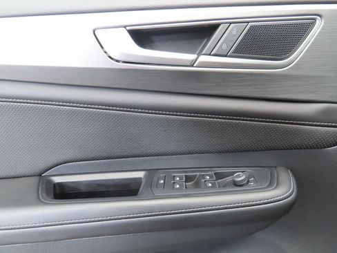 Certified 2024 Volkswagen Atlas Cross Sport SE image 21