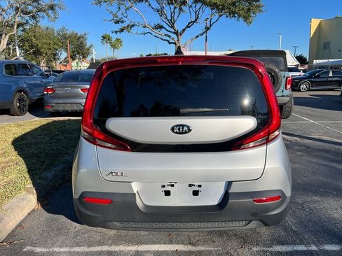Certified 2021 Kia Soul LX image 6