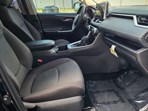 Used 2025 Toyota RAV4 XLE w/ Convenience Package image 20