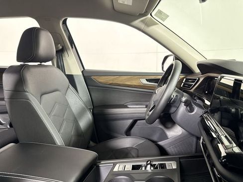 New 2026 Volkswagen Atlas SE image 13