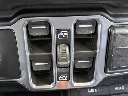 Used 2024 Jeep Gladiator Sport AWD/4WD image 23