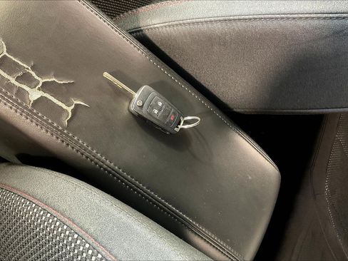 Used 2017 Chevrolet Equinox LS image 33