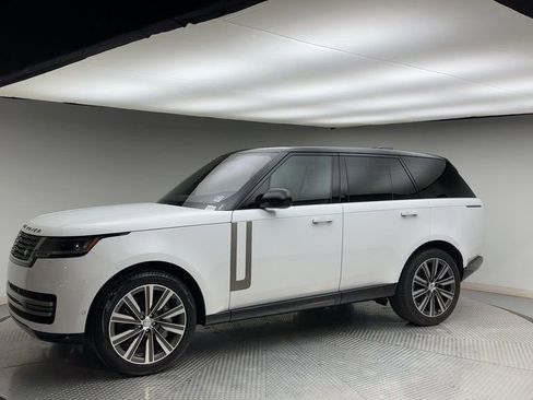 Used 2023 Land Rover Range Rover SE image 6