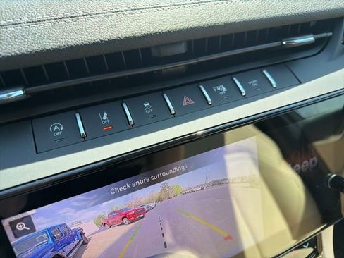 New 2026 Jeep Grand Cherokee Limited RWD image 18