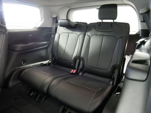 Used 2024 Jeep Grand Cherokee L Limited w/ Luxury Tech Group II image 8