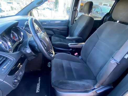 Used 2016 Dodge Grand Caravan SE image 13