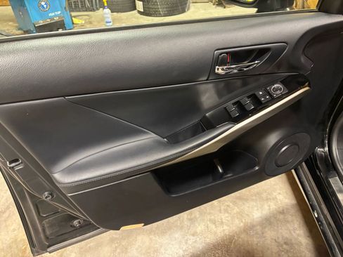 Used 2016 Lexus IS 300 AWD image 29