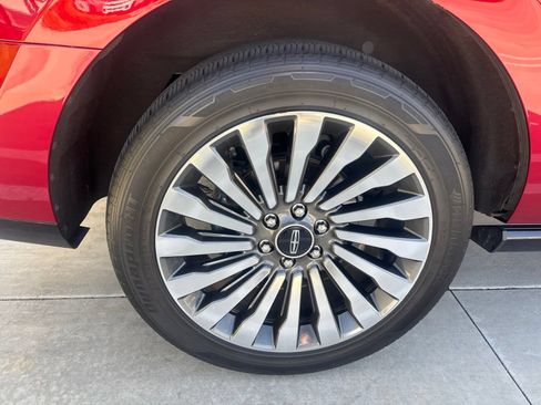 Used 2018 Lincoln Navigator Reserve w/ Technology Package AWD/4WD image 7