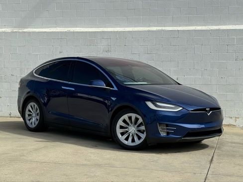 Used 2016 Tesla Model X 90D image 1