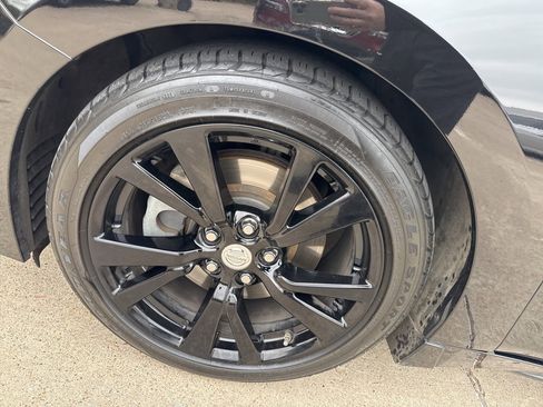 Used 2017 Nissan Maxima Platinum image 11