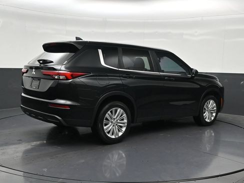 Used 2024 Mitsubishi Outlander ES FWD image 5