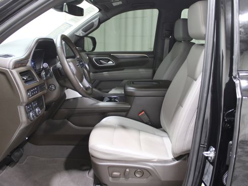 Used 2024 Chevrolet Suburban Z71 w/ Luxury Package image 3