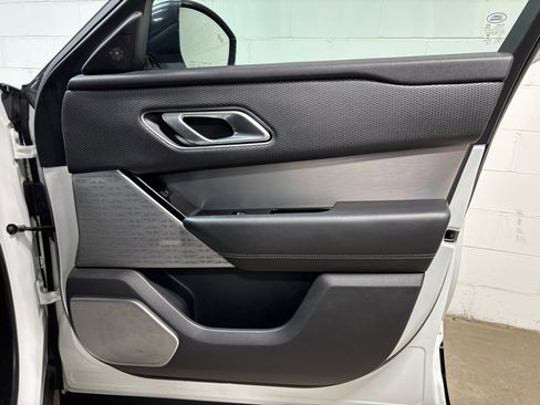 Used 2020 Land Rover Range Rover Velar R-Dynamic S image 34