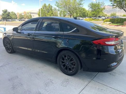 Used 2017 Ford Fusion SE w/ Fusion SE Technology Package FWD image 5