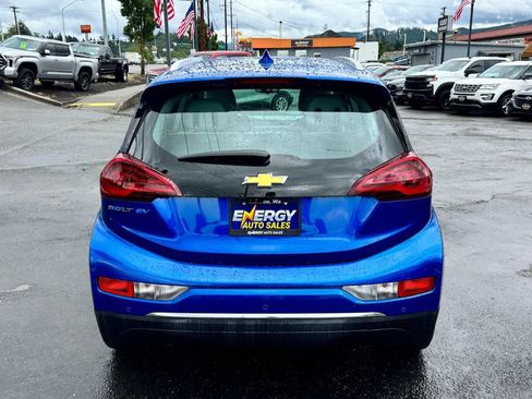 Used 2018 Chevrolet Bolt Premier w/ Driver Confidence II Package FWD image 6