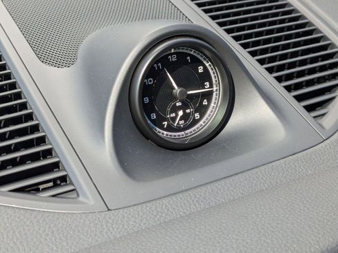 Certified 2025 Porsche Macan image 21