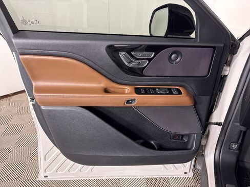 Used 2021 Lincoln Aviator Reserve w/ Equipment Group 201A RWD image 23