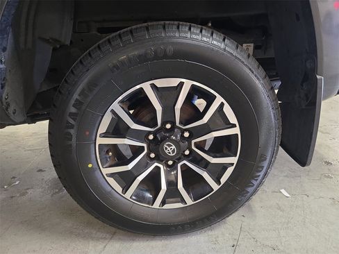 Used 2021 Toyota Tacoma TRD Sport w/ Technology Package image 32