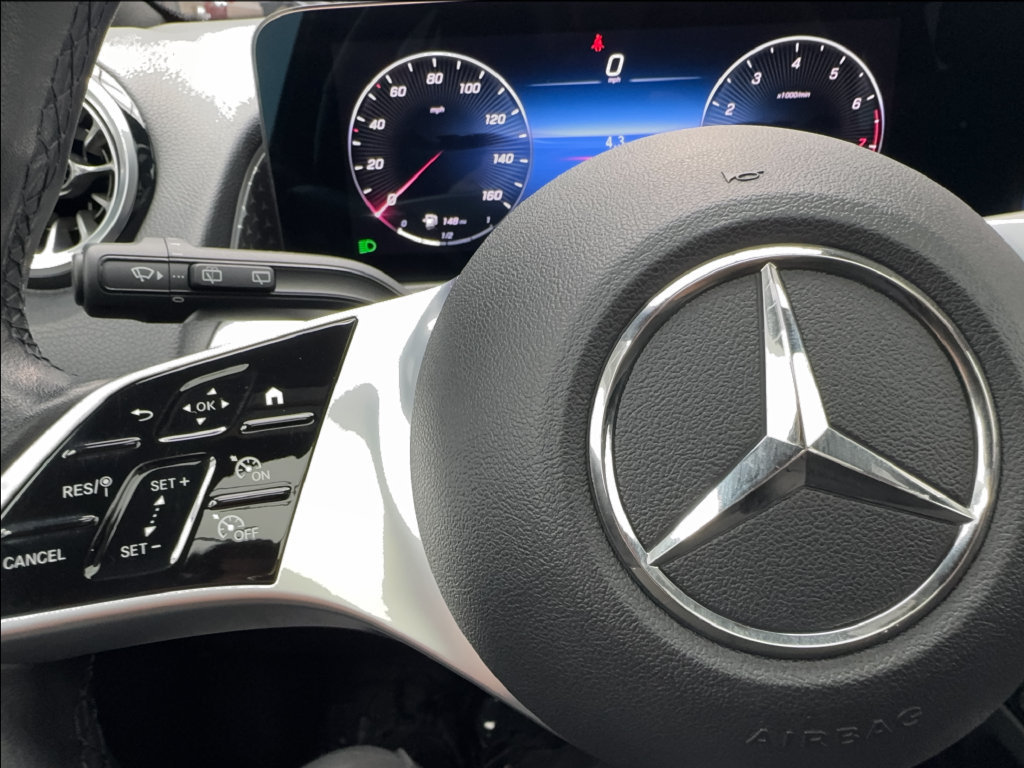 Used 2025 Mercedes-Benz GLB 250 4MATIC image 41