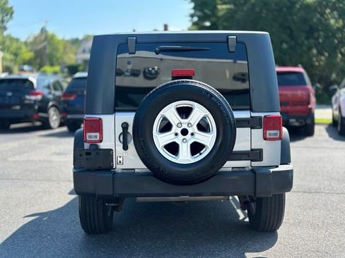 Used 2017 Jeep Wrangler Sport AWD/4WD image 4