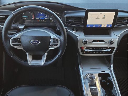 Used 2021 Ford Explorer XLT w/ Equipment Group 202A image 13