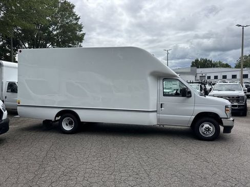 New 2027 Ford E-350 and Econoline 350 Super Duty w/ Power Equipment Group RWD image 9
