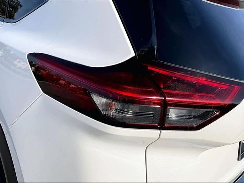 Used 2021 Nissan Rogue SL image 26