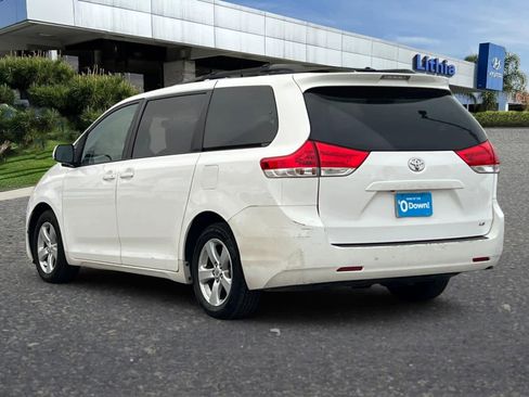Used 2012 Toyota Sienna LE image 6