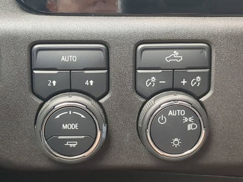 Used 2025 Chevrolet Silverado 1500 LT image 19