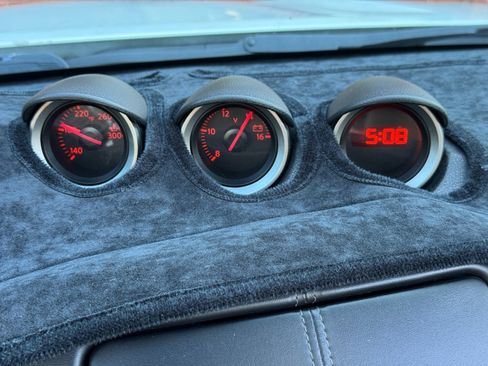 Used 2010 Nissan 370Z Touring RWD image 22