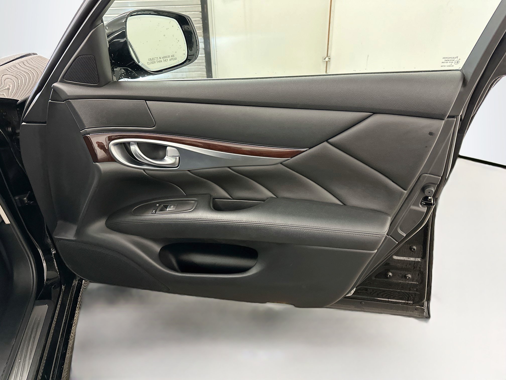 Used 2018 INFINITI Q70 Luxe AWD/4WD image 34