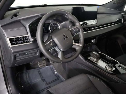 New 2026 Mitsubishi Outlander LE FWD image 25