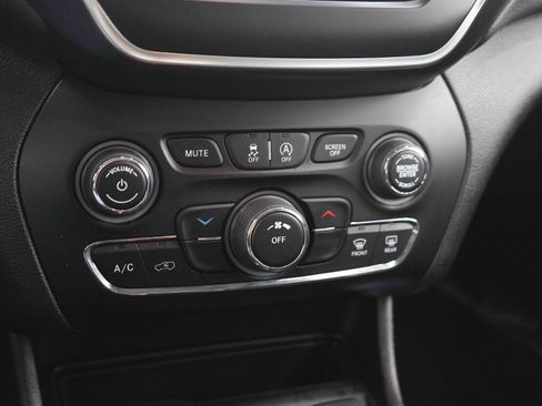 Used 2021 Jeep Cherokee Latitude Lux AWD/4WD image 23