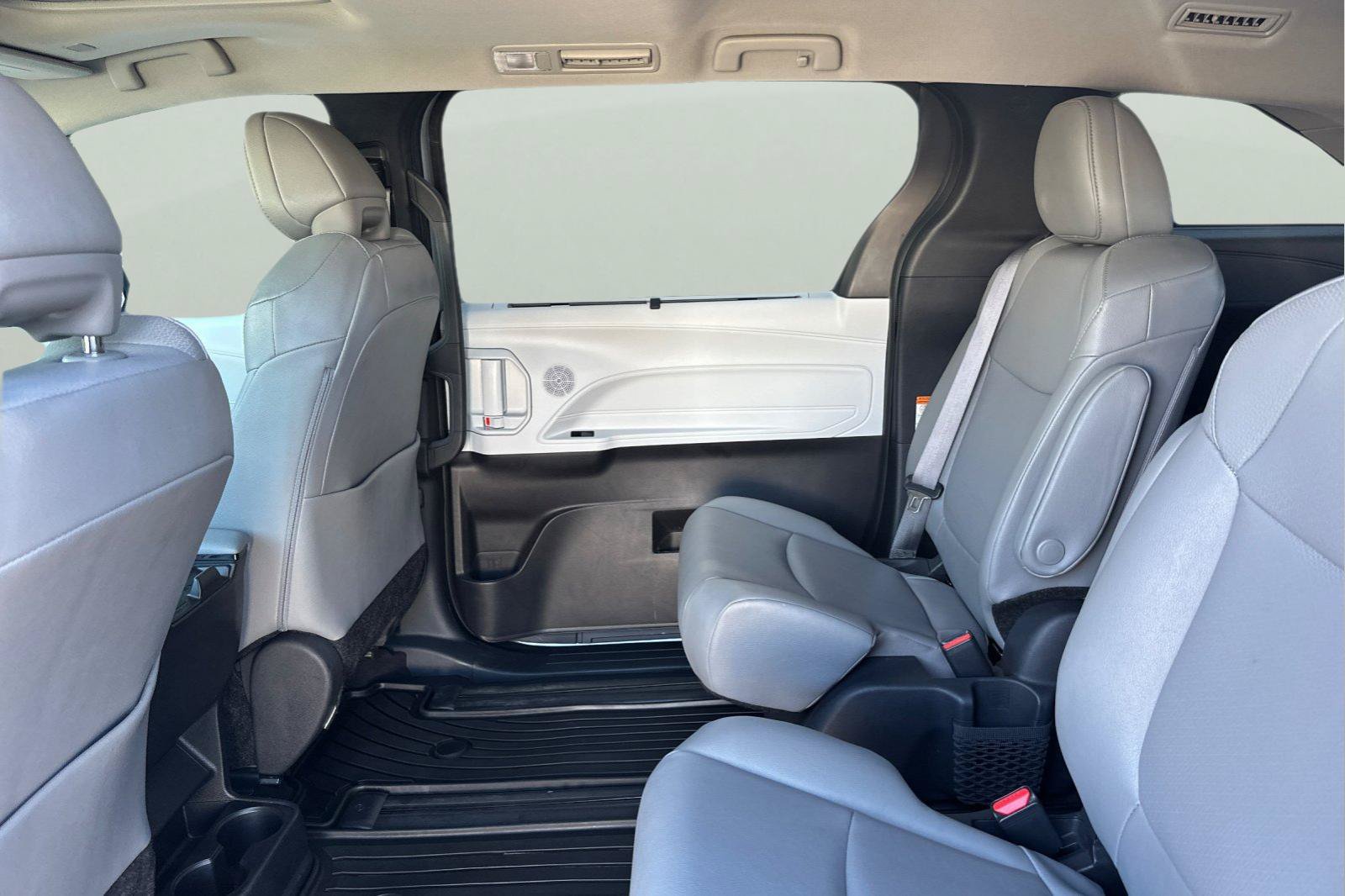 Certified 2025 Toyota Sienna XLE AWD/4WD image 6