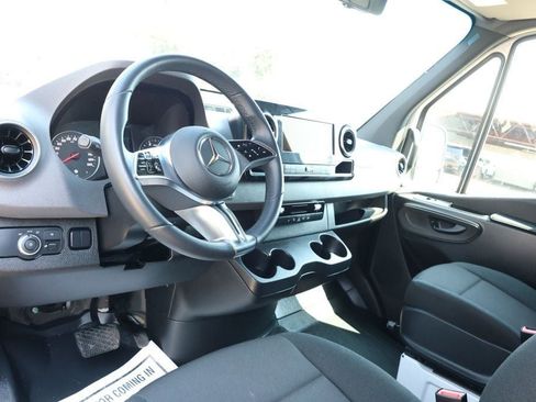 Used 2025 Mercedes-Benz Sprinter 2500 image 11