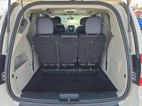 Used 2013 Chrysler Town & Country Touring FWD image 29