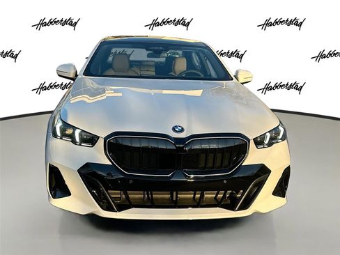 New 2026 BMW 550e xDrive image 2